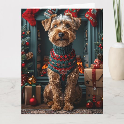 Airedale hond met kerstcadeaus open haard kaart (Voorkant)