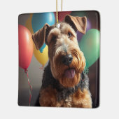 Airedale hond met taart en ballonnen keramisch ornament (Links)