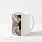 Airedale hond met taart en ballonnen koffiemok (Voorkant rechts)