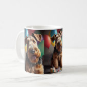 Airedale hond met taart en ballonnen koffiemok (Voorkant links)
