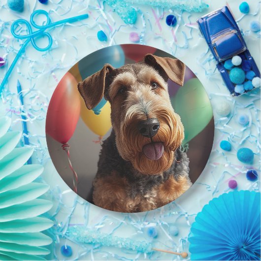 Airedale hond met taart en ballonnen papieren bordje (Feest)