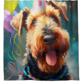 Airedale hond met verjaardagscadeau en pet douchegordijn (Voorkant)