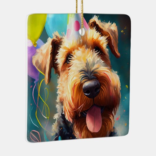 Airedale hond met verjaardagscadeau en pet keramisch ornament (Rechts)