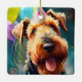 Airedale hond met verjaardagscadeau en pet keramisch ornament (Achterkant)