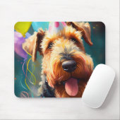 Airedale hond met verjaardagscadeau en pet muismat (Met muis)