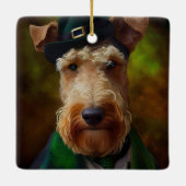 airedale hond op St. Patrick's Day Keramisch Ornament (Achterkant)