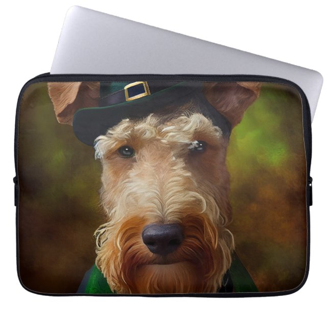 airedale hond op St. Patrick's Day Laptop Sleeve (Voorkant)