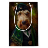 airedale hond op St. Patrick's Day Medium Cadeauzakje (Voorkant)