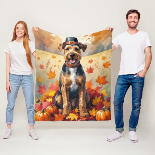 Airedale in Herfstbladeren Thanksgiving Kunst Fleece Deken (In situ)
