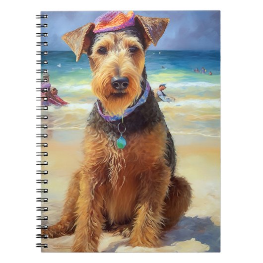 Airedale op strand, zomercadeau voor hondenliefheb notitieboek (Voorkant)