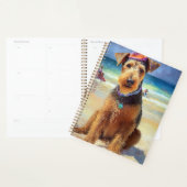 Airedale op strand, zomercadeau voor hondenliefheb planner (Display)