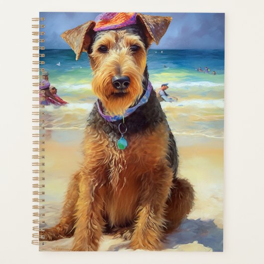 Airedale op strand, zomercadeau voor hondenliefheb planner (Voorkant)