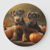 Airedale Puppy Herfst Delight Pompoen Grote Klok (Voorkant)