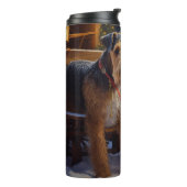 Airedale Snowy Sleigh Ride Kerst Decor Thermosbeker (Gedraaid links)
