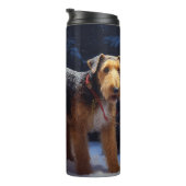 Airedale Snowy Sleigh Ride Kerst Decor Thermosbeker (Geroteerd rechts)