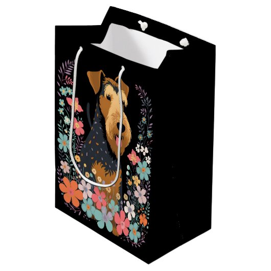 Airedale Terrier Dog in Flower Garden Cute Medium Cadeauzakje (Voorkant Gekanteld)