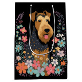 Airedale Terrier Dog in Flower Garden Cute Medium Cadeauzakje (Achterkant)