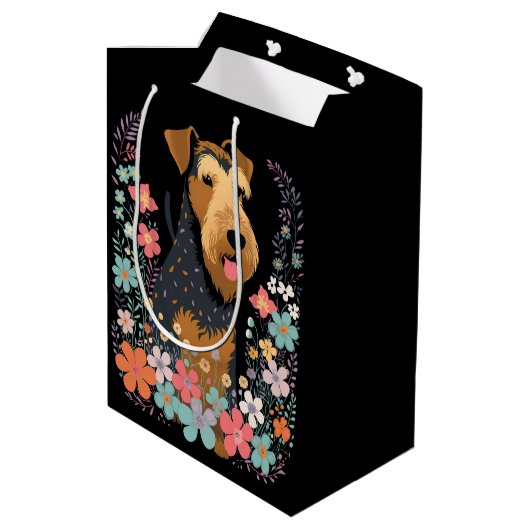 Airedale Terrier Dog in Flower Garden Cute Medium Cadeauzakje (Achterkant Gekanteld)