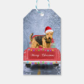 Airedale Terrier Dog in Snow, met Kerstmis Cadeaulabel (Voorkant)
