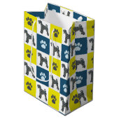 Airedale Terrier Dog & Paw Yellow & Blue Grid Line Medium Cadeauzakje (Voorkant Gekanteld)
