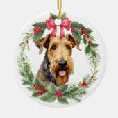 Airedale Terrier Dog Red Bow Holly Krans Keramisch Ornament (Voorkant)