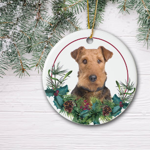 Airedale Terrier Evergreen Berry Wreath Keramisch Ornament