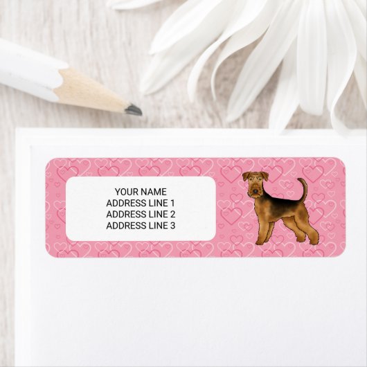 Airedale Terrier-hond met roze harten en tekst Etiket (Insitu)