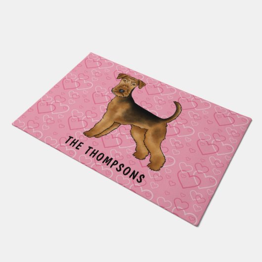 Airedale Terriër Hond met roze hartjes en naam Deurmat (Schuin)