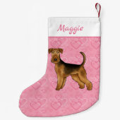 Airedale Terriër Hond met roze hartjes en naam Kleine Kerstsok (Achterkant)