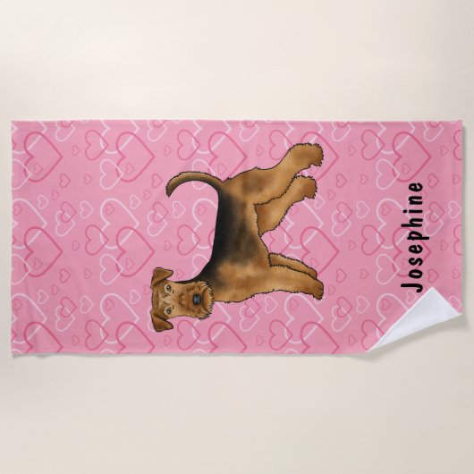 Airedale Terriër Hond met roze hartjes en naam Strandlaken (Voorkant)