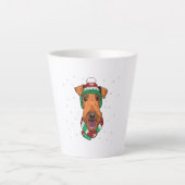 Airedale Terrier in kerst pet Latte Mok (Voorkant)
