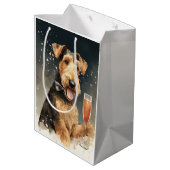 Airedale Terrier Nieuwjaar Medium Cadeauzakje (Achterkant Gekanteld)