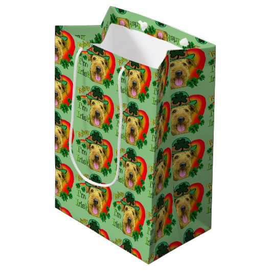 Airedale Terrier Saint Patricks Day Medium Cadeauzakje (Voorkant Gekanteld)