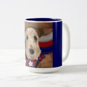 AIREDALE TERRIER TWEEKLEURIGE KOFFIEMOK (Voorkant rechts)