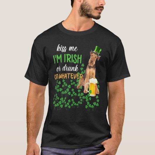 Airedale Terrier weet dat ik Iers of Drink ben of  T-shirt (Voorkant)