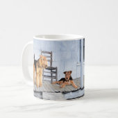 Airedale Terriers op de veranda Koffiemok (Voorkant links)