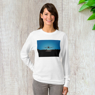Airplane Landing Silhouette bij nacht T-shirt
