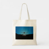 Airplane Landing Silhouette bij nacht Tote Bag (Achterkant)