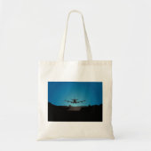 Airplane Landing Silhouette bij nacht Tote Bag (Voorkant)