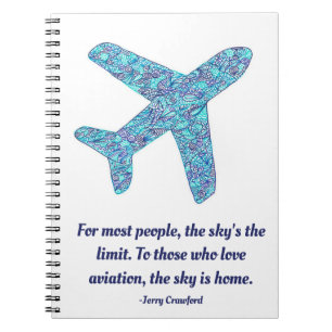 Airplane-laptop met luchtvaartnotering notitieboek