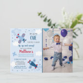 Airplane Stars Clouds Boy First Birthday Invitatio Kaart (Staand voorkant)