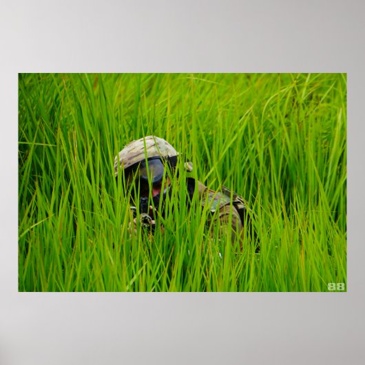 Airsofter in blades of sawgrass poster (Voorkant)