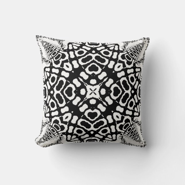 Ajuna Zwart Witte Geometrische Stam Patroon Kussen (Voorkant)