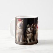 Akita bij de Haard Kerstmis Koffiemok (Voorkant links)