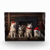 Akita bij de open haard Kerstmis Fotoblokken (Voorkant)