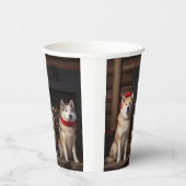 Akita bij de open haard Kerstmis Papieren Bekers (Rechts)