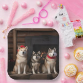 Akita bij de open haard Kerstmis Papieren Bordje (Feest)
