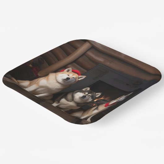 Akita bij de open haard Kerstmis Papieren Bordje (Gebogen)