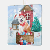 Akita Dog in het sneeuwkersthondenhuis Keramisch Ornament (Links)