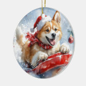 Akita Hond in Sledge Laat het Sneeuw Kerstmis Keramisch Ornament (Links)